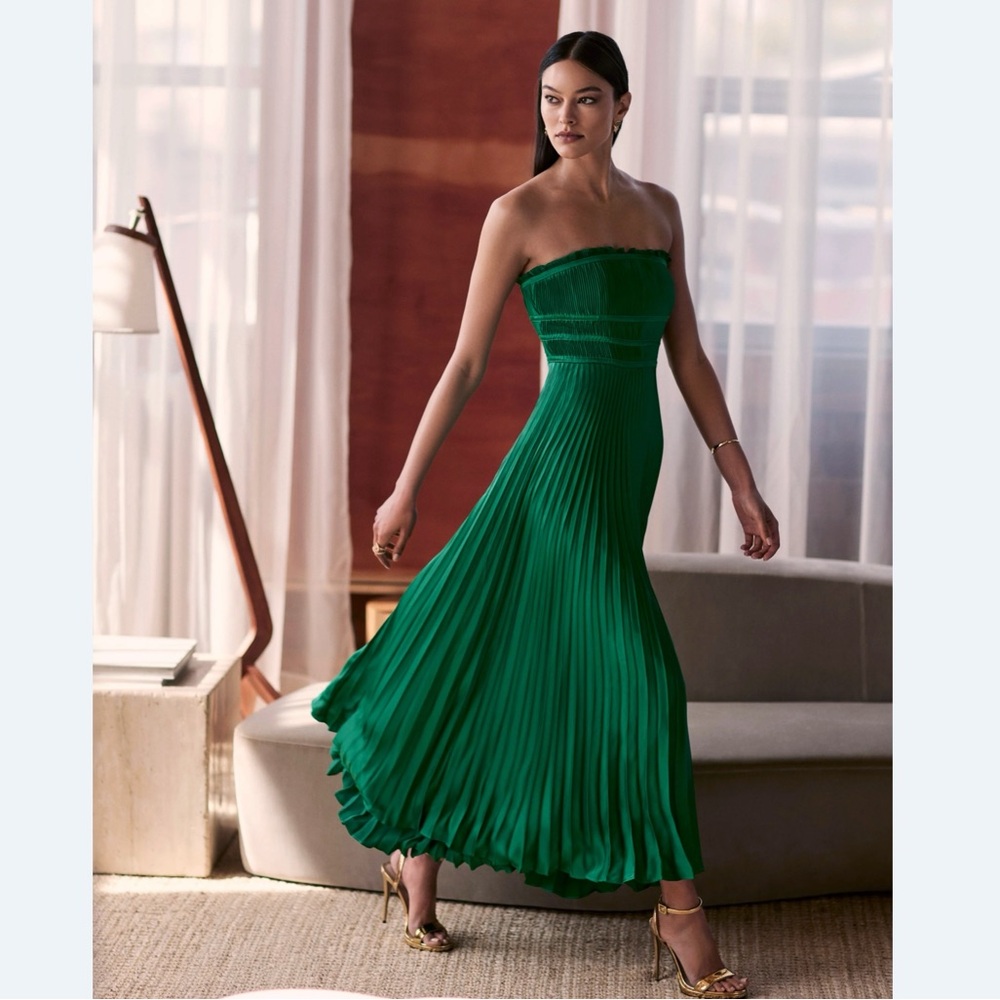 Taylor Emerald Green Pleated Gown | 10 NWT